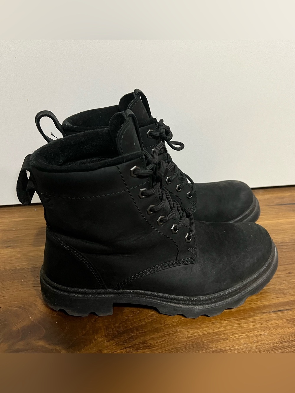 Ecco Women's Grainer Waterproof Walking Ankle Boots